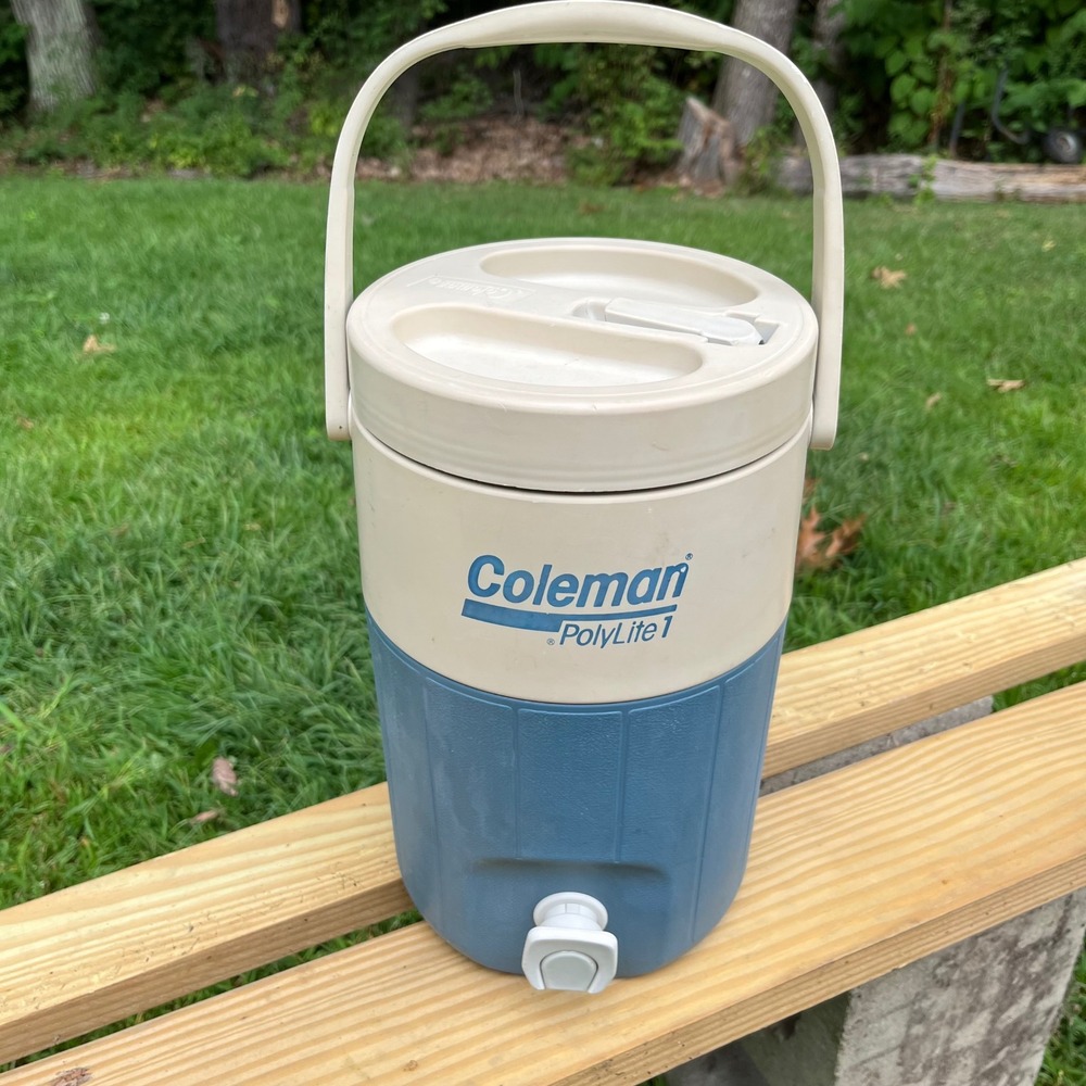 Vintage Coleman PolyLite 1 Gallon Water Jug Blue Cream Insulated Cooler 5591